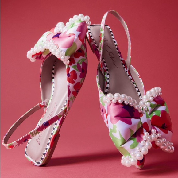 Betsey Johnson Camilo White Multi - Picture 1 of 2